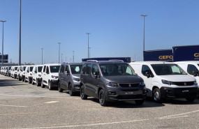 ep archivo   vehiculos preparados para exportacion en la planta de stellantis en vigo