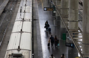 ep archivo   viajeros en la estacion de atocha durante la operacion salida por el puente de la