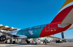 ep avion que ha presentado iberia tematizado de disneyland paris