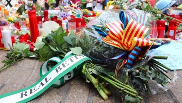 ep betis flores homenaje victimas atentado barcelona cambrils