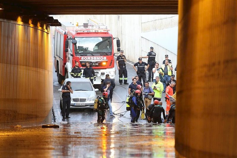 ep buzos de la guardia civil rescatan el cuerpo sin vida en el tunel