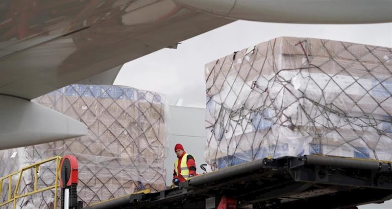 ep carga del decimocuarto vuelo gestionado por el ejecutivo madrileno ep carga del decimocuarto vuelo gestionado por el ejecutivo madrileno