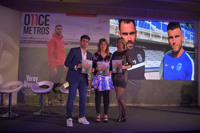 David Aganzo, Mónica Marchante y Laura Falcó Lara con la revista 'O11CE Metros' | PRENSA AFE ep david aganzo monica marchantelaura falco larala revista o11ce metros