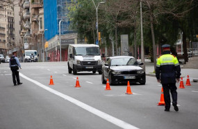 ep dos mossos desquadra en un control de trafico en la calle balmes con la avenida diagonal de ep dos mossos desquadra en un control de trafico en la calle balmes con la avenida diagonal de