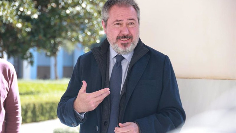 ep el exsecretario general del psoe andaluz juan espadas se despide de los periodistas en el ep el exsecretario general del psoe andaluz juan espadas se despide de los periodistas en el