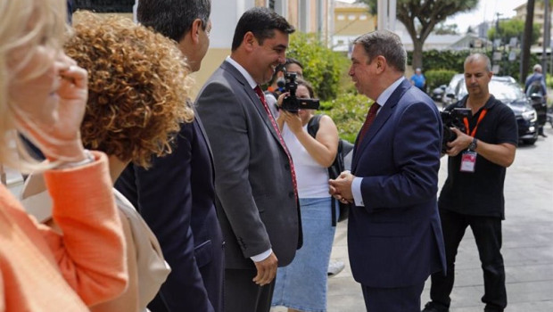 ep el ministro de agricultura pesca y alimentacion luis planas junto al presidente de freshuelva