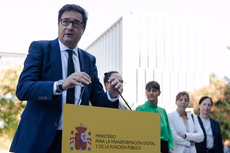 Óscar López: el Estado no ha barajado pedir un segundo consejero en Telefónica