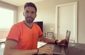 ep el segundo entrenador del fc barcelona eder sarabia en su casa