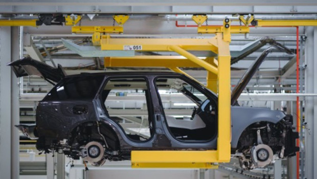 ep jaguar land rover anuncia 300 nuevos empleos en midlands para apoyar la produccion de range rover