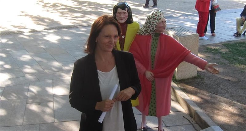 ep la diputada carolina bescansa junto a as marias de santiago