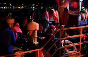ep llegada de migrantes procedentes de una patera a la deriva al puerto de melilla a 27 de noviembre
