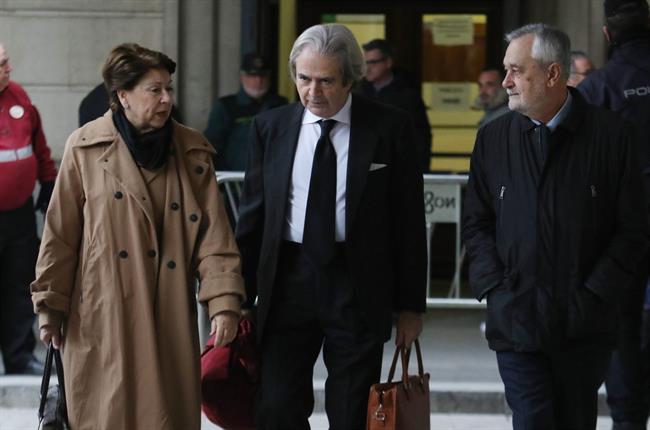 Magdalena Álvarez y José Antonio Griñán llegan al juicio de los ERE | EUROPA PRESS ep magdalena alvarezjose antonio grinan lleganjuiciolos ere