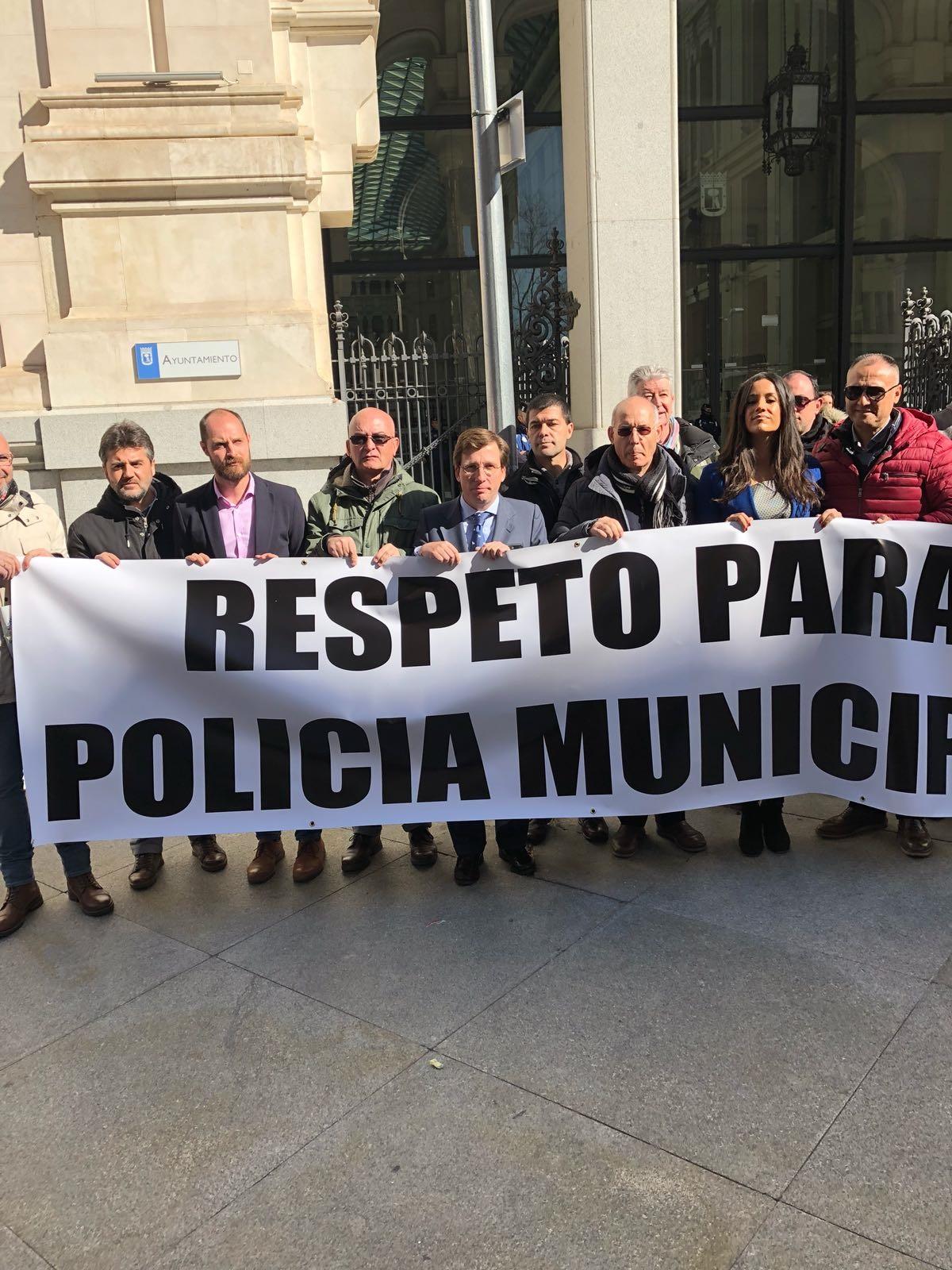 Manifestación de los policías locales a la puerta del Ayuntamiento de Madrid | EUROPA PRESS ep manifestacionlos policias localesla puertaayuntamientomadrid
