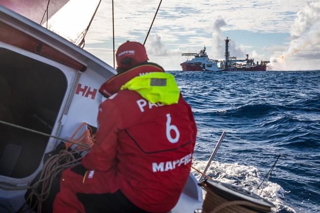 Pablo Arrarte vigila los barcos que trabajan en la cuenca petrolífera de Campos | UGO FONOLLA/VOLVO OCEAN RACE ep pablo arrarte vigilabarcostrabajanla cuenca petroliferacampos