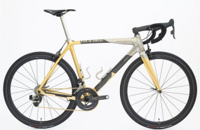 ep passoni dona su exclusivo modelo fidia milan-sanremo para recaudar fondos para un hospital de