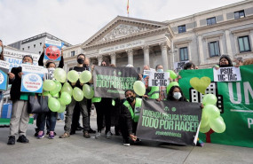 ep protesta durante la presentacion de la ley de garantia del derecho a la vivienda digna y adecuada