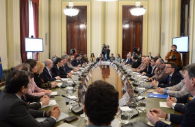 ep reunion del observatorio de la cadena alimentaria presidido por el ministro de agricultura luis