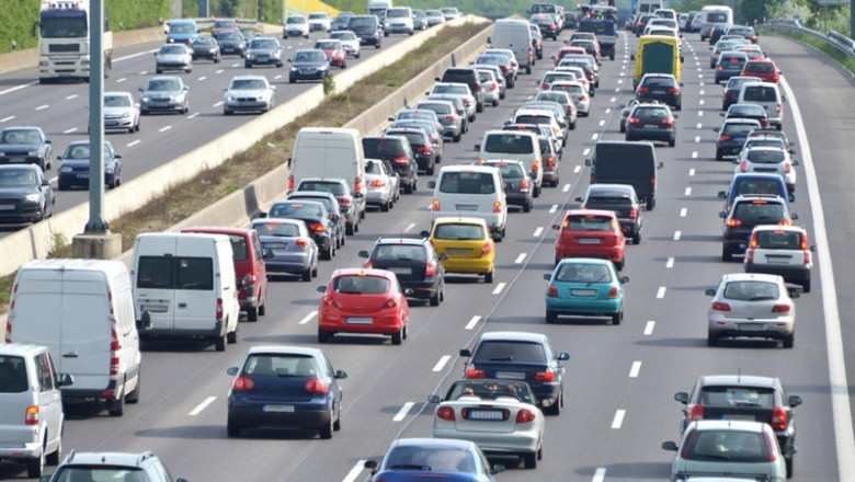 ACIERTO.COM - Archivo ep trafico atasco coches vehiculos carretera 20190411171707