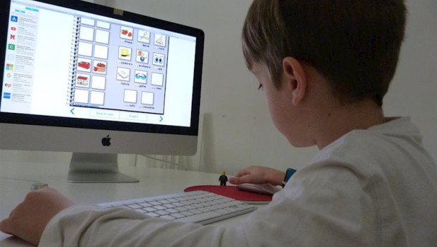 ep un escolar realiza deberes online desde casa ep un escolar realiza deberes online desde casa