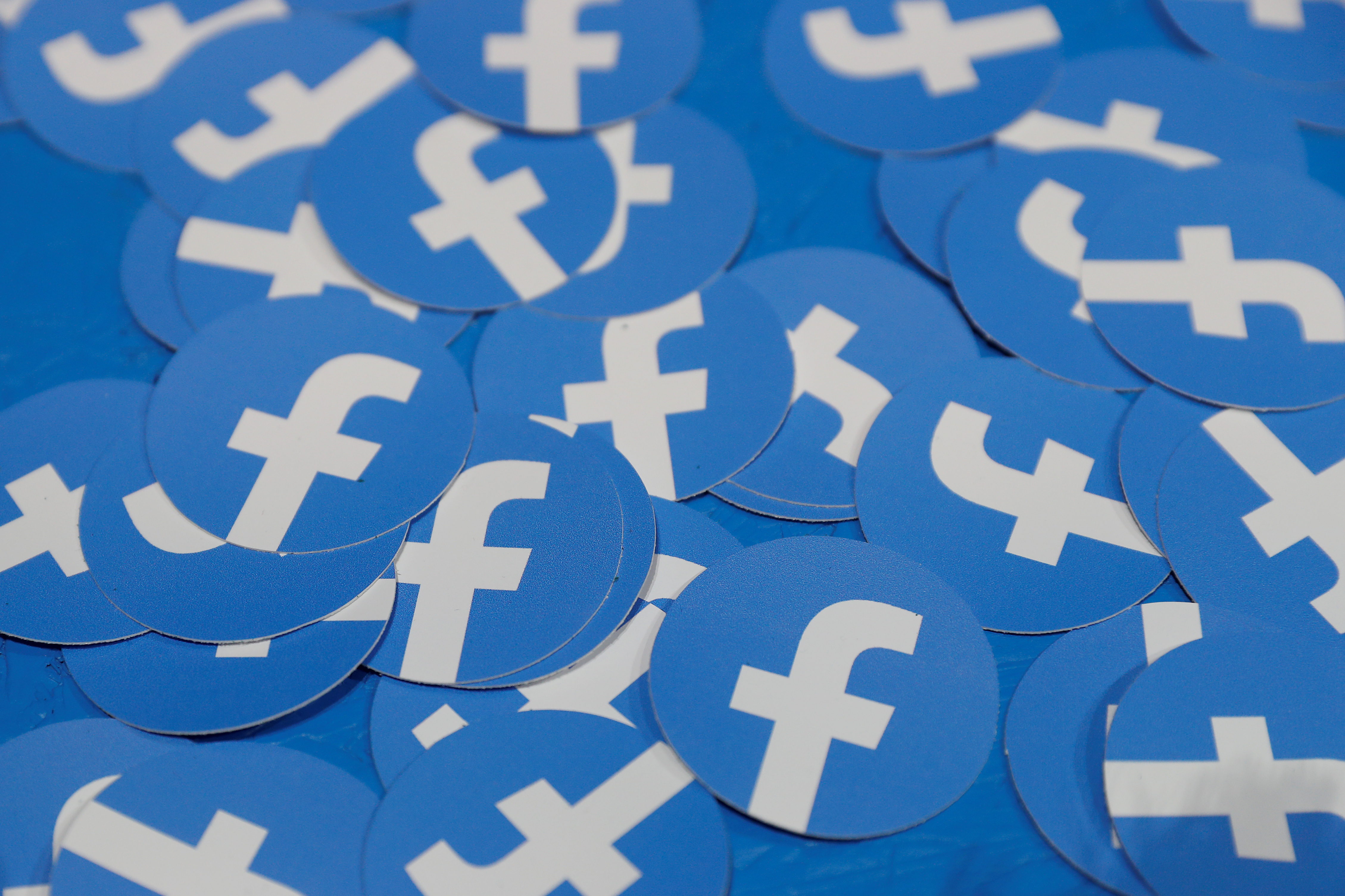 Facebook celebra con subidas el anuncio de su cripto, libra