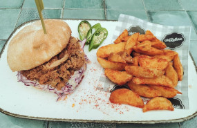 1604403027 la rollerie hamburguesa pulled pork