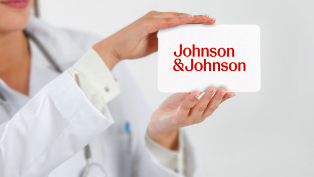 Johnson & Johnson gana 5.354 millones en el trimestre, frente a pérdidas del año pasado