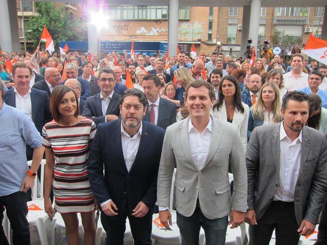 Albert Rivera y Miguel Sánchez, durante el encuentro ciudadano | EUROPA PRESS ep albert riveramiguel sanchez duranteencuentro ciudadano