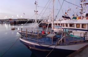 ep archivo   barcos de pesca de bajura amarrados en el puerto de bermeo bizkaia