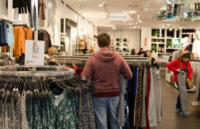 ep archivo   gente comprando en una tienda