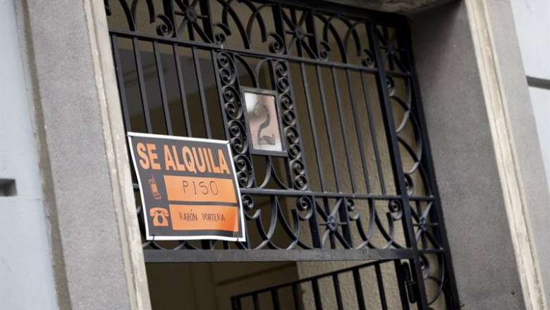 Archivo - Un cartel de ‘SE ALQUILA’,en Madrid (España). | Eduardo Parra - Europa Press - Archivo ep archivo un cartel de se alquilaen madrid espana
