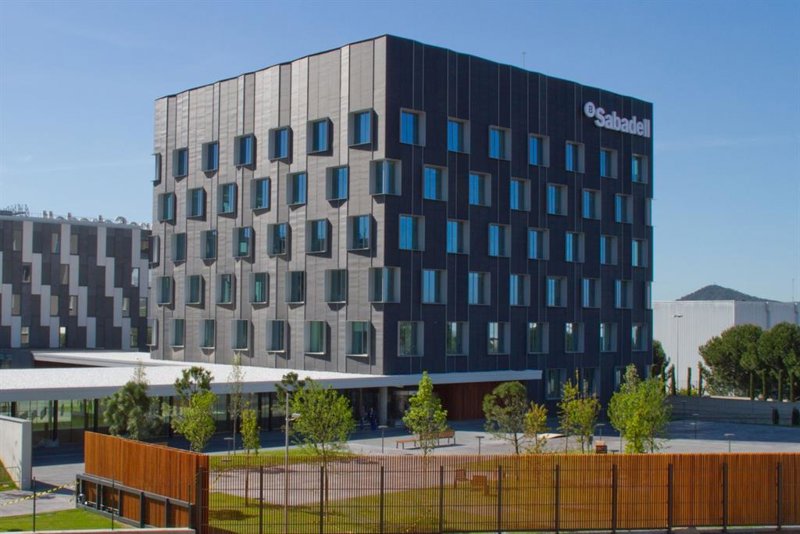 BME admite a cotización un programa repatriado de bonos de Sabadell de 20.000 millones