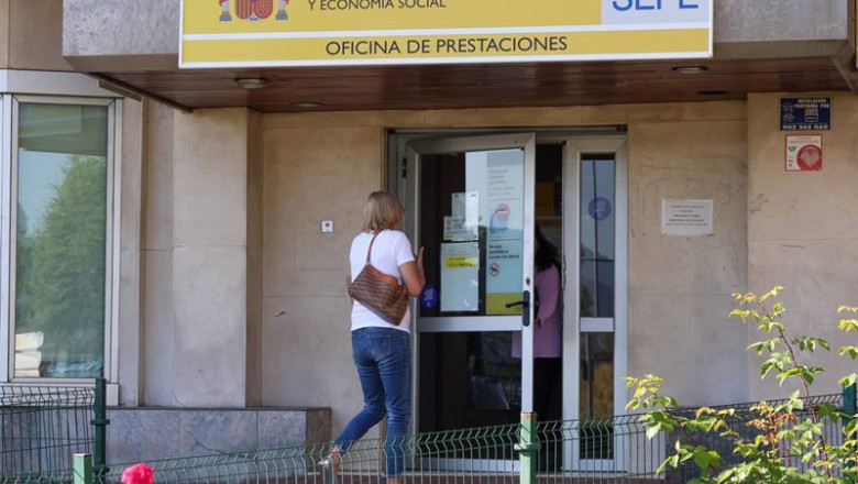 Archivo - Una mujer entra a una oficina del SEPE. | Marta Fernández Jara - Europa Press - Archivo ep archivo una mujer entra a una oficina del sepe