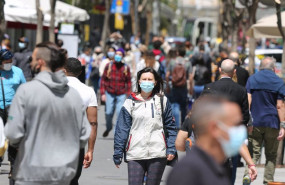 ep archivo   varias personas caminan en gran via