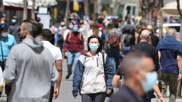 ep archivo   varias personas caminan en gran via