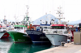 ep barcos amarrados en el puerto de santona
