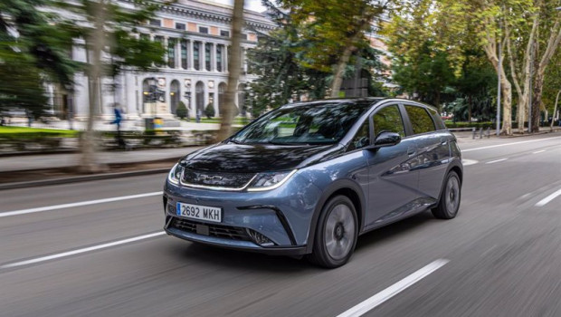 ep byd actualiza el precio del dolphin 100 electrico desde 19900 euros con 204 cv y hasta 559 km de