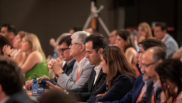 ep cargos de ciudadanos en una reunion del consejo general del partido en 2019