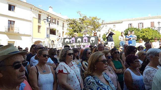 Concentración en Úbeda en repulsa del asesinato de una mujer | AYUNTAMIENTO DE ÚBEDA ep concentracion en ubedarepulsaasesinatouna mujer