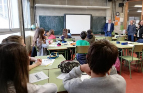 ep el conseller josep bargallo en una visita a un institut
