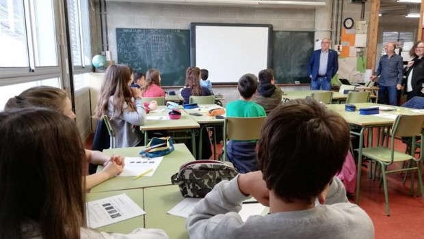 ep el conseller josep bargallo en una visita a un institut