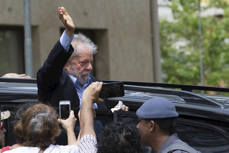 Lula gana las elecciones en Brasil, pero se enfrentará a Bolsonaro en segunda vuelta