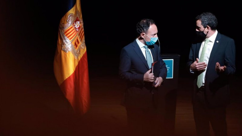 ep el jefe del gobierno andorrano xavier espot y el ceo de grifols victor grifols deu