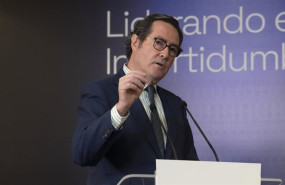 ep el presidente de ceoe antonio garamendi durante la apertura de la cumbre empresarial liderando en