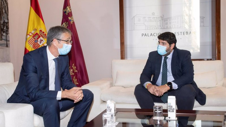 El presidente de la Región de Murcia, Fernando López Miras, se ha reunido hoy en el Palacio de San Esteban con el gobernador del Banco de España, Pablo Hernández de Cos. En la reunión le acompañó el consejero de Economía, Hacienda y Administración Digital | COMUNIDAD ep el presidente de la region de murcia fernando lopez miras se ha reunido hoy en el palacio de san