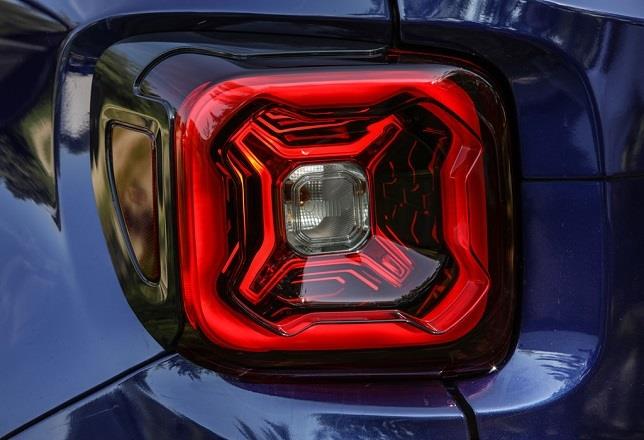 Faro del nuevo Jeep Renegade | JEEP ep faronuevo jeep renegade