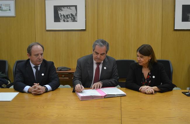 ep firma convenio cgcof-aemps