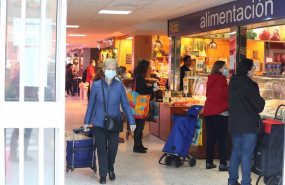 ep gran afluencia de personas en un mercado de moratalaz madrid