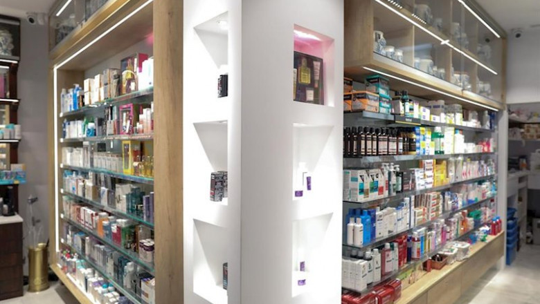 ep imagen de medicamentos en una farmacia en madrid espana a 2 de marzo de 2020