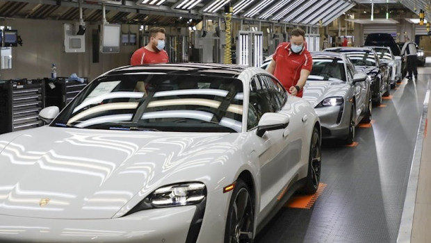 ep imagen de una fabrica de porsche