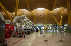 ep interior del aeropuerto de madrid-barajas adolfo el dia en el que se estrena el triple control